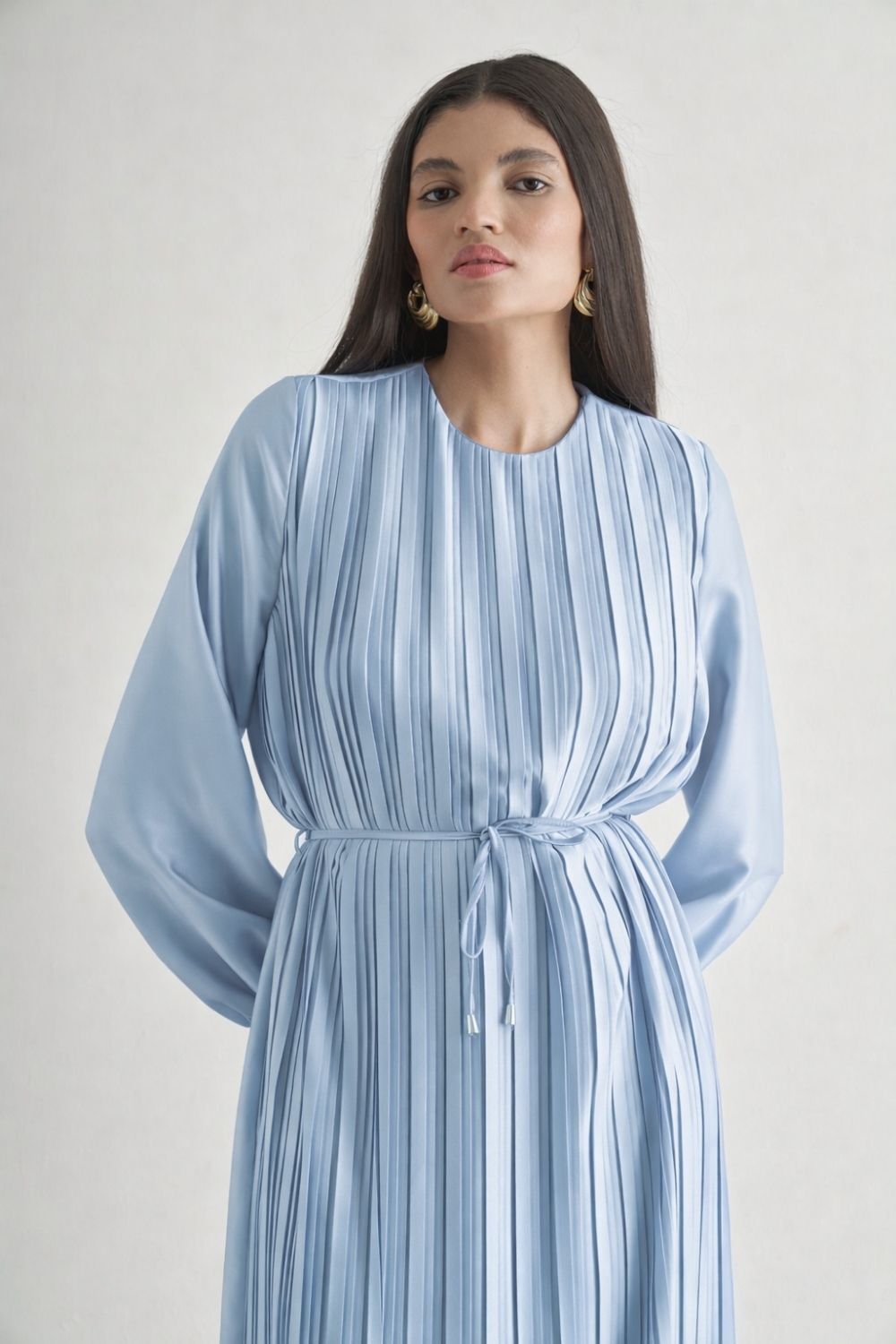 Mizalle Saten Dokulu İnce Piliseli Açık Mavi Maksi Elbise - 3