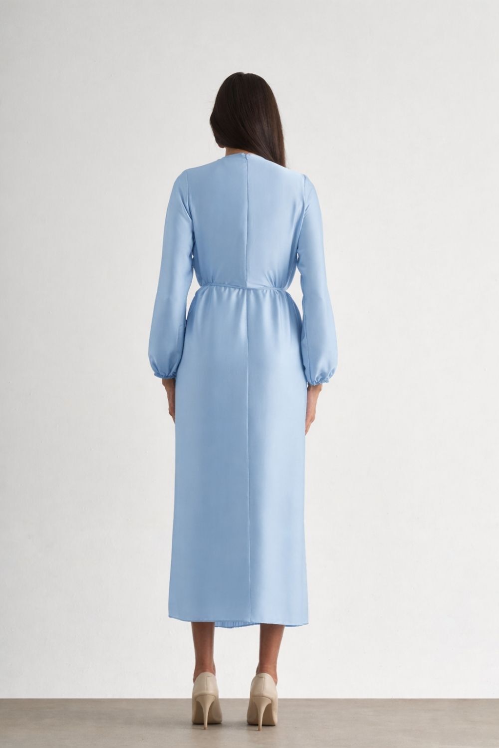 Mizalle Saten Dokulu İnce Piliseli Açık Mavi Maksi Elbise - 4