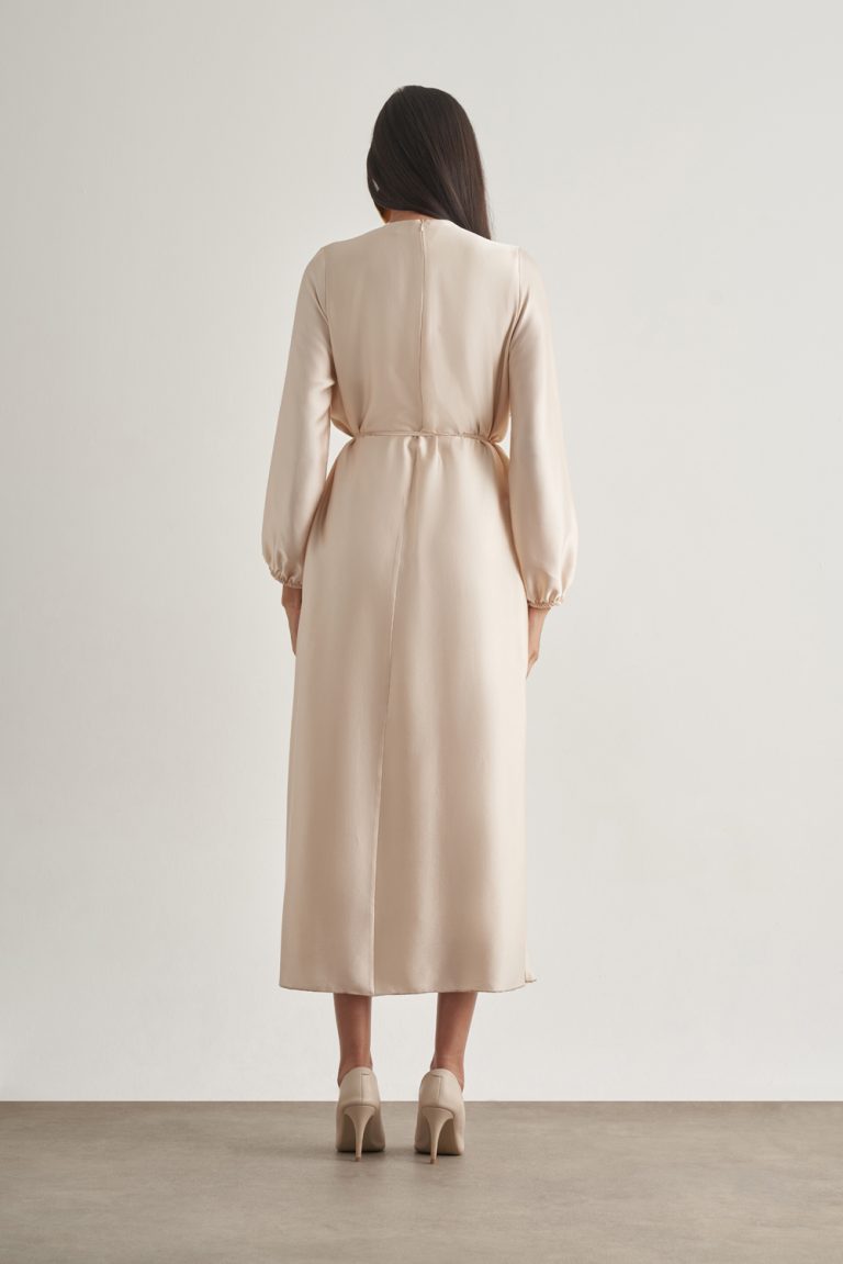 Mizalle Saten Dokulu İnce Piliseli Ekru Maksi Elbise - Mizalle