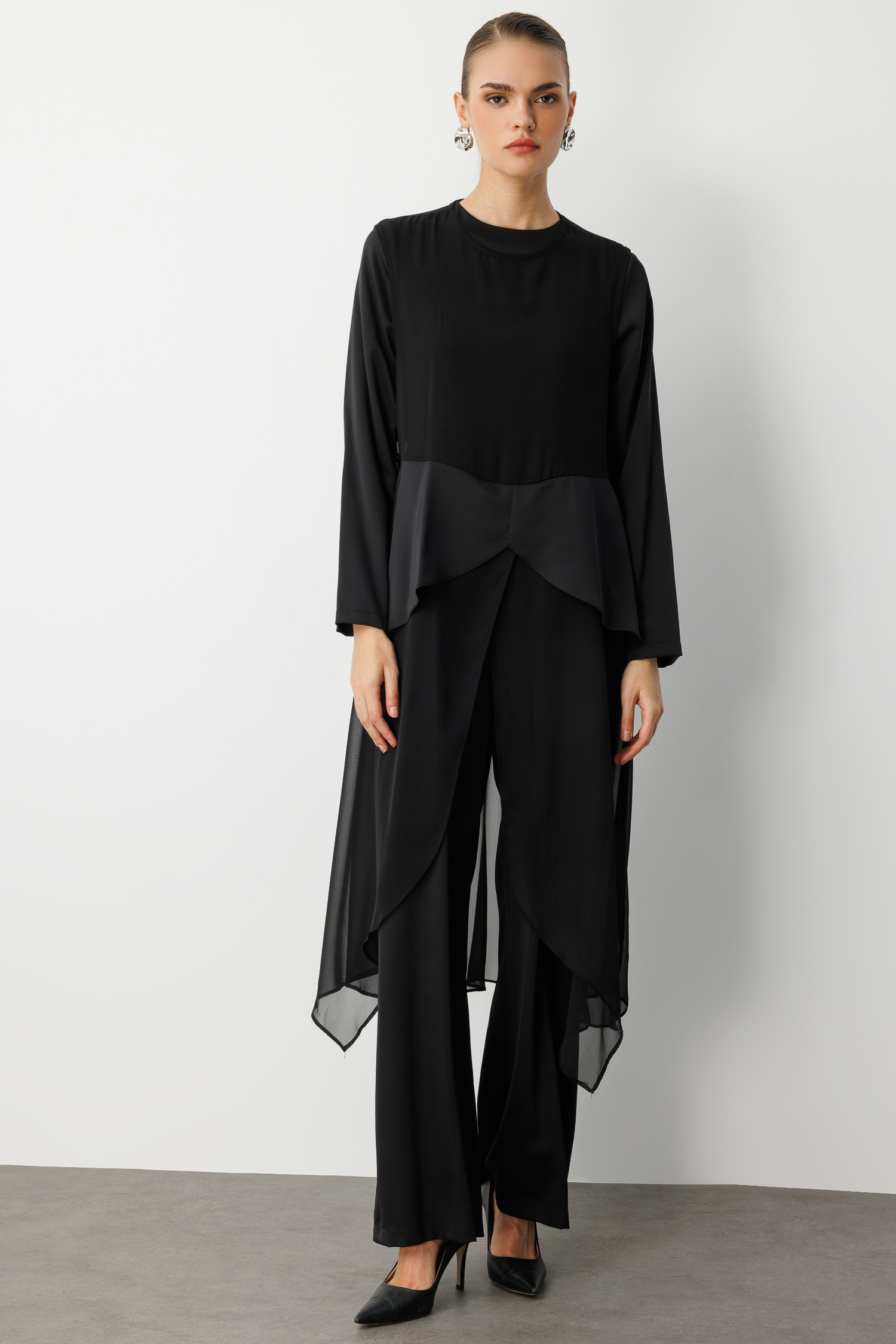 Mizalle Şifon Detaylı Uzun Saten Şık Siyah Tulum - 2