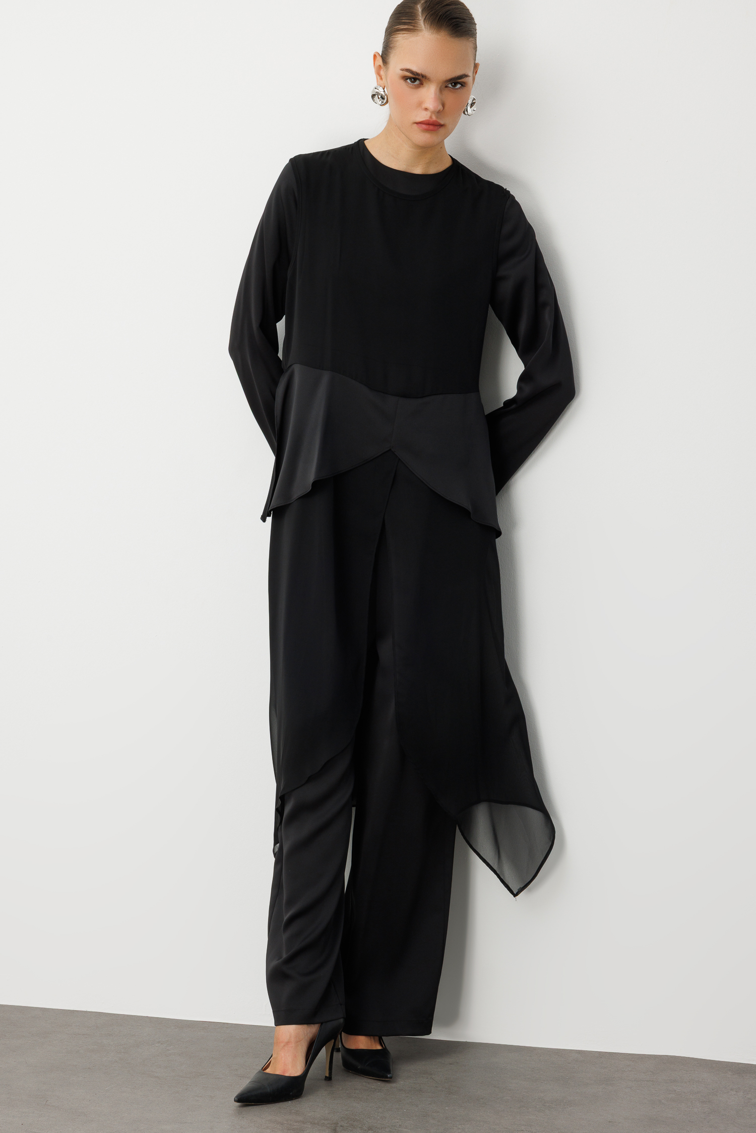 Mizalle Şifon Detaylı Uzun Saten Şık Siyah Tulum - 4