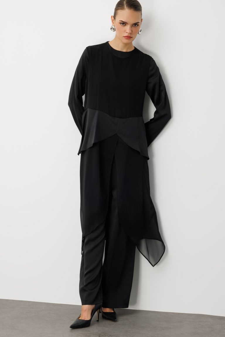 Mizalle Şifon Detaylı Uzun Saten Şık Siyah Tulum - Mizalle