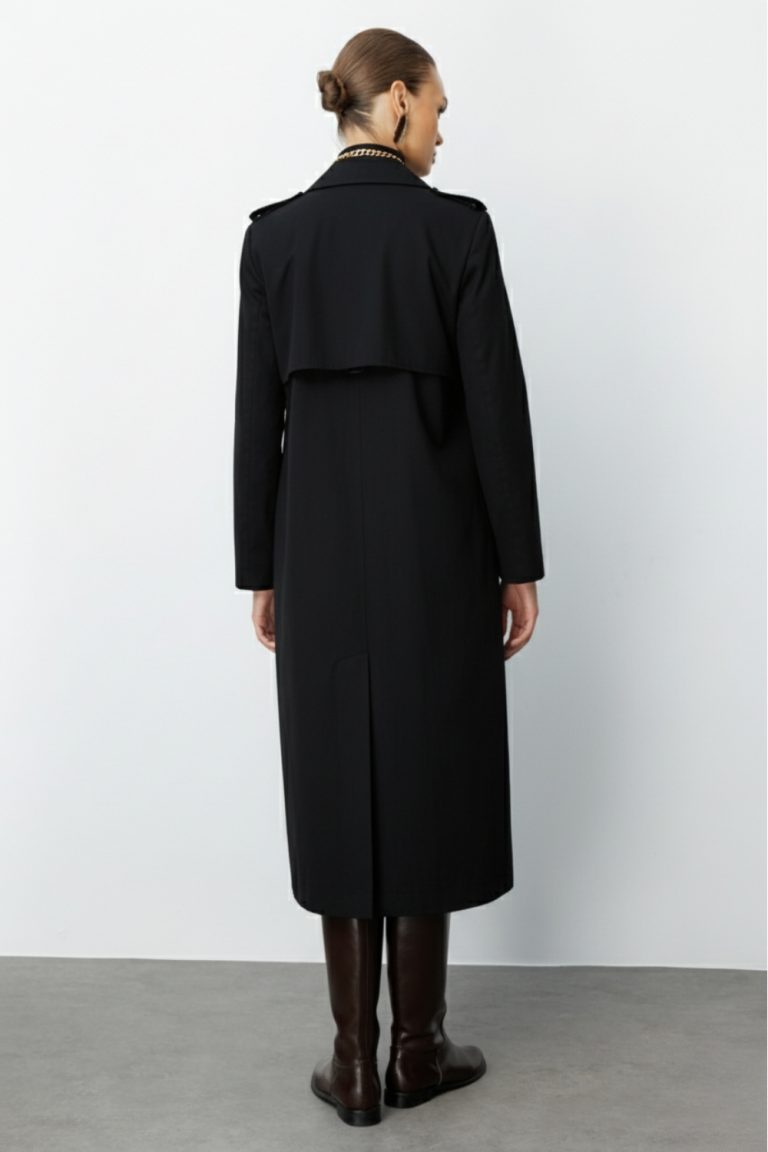 Mizalle Siyah Apoletli Klasik Maxi Mac Trençkot - Mizalle
