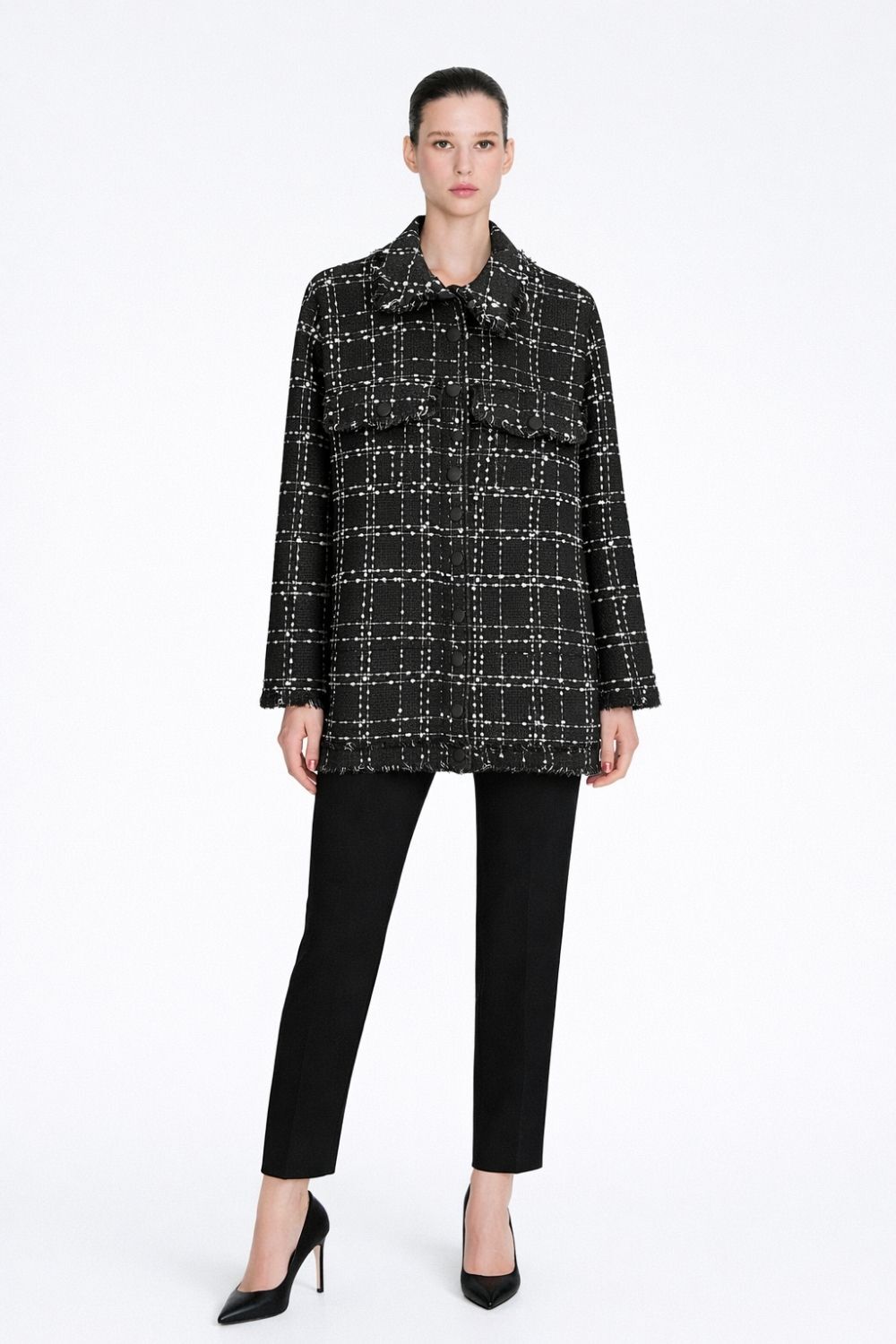 Mizalle Siyah Beyaz Tüvit Dokuma Çıtçıtlı Uzun Ceket - Mizalle