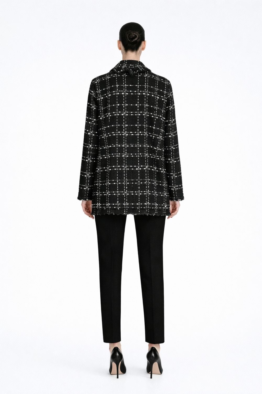 Mizalle Siyah Beyaz Tüvit Dokuma Çıtçıtlı Uzun Ceket - 4