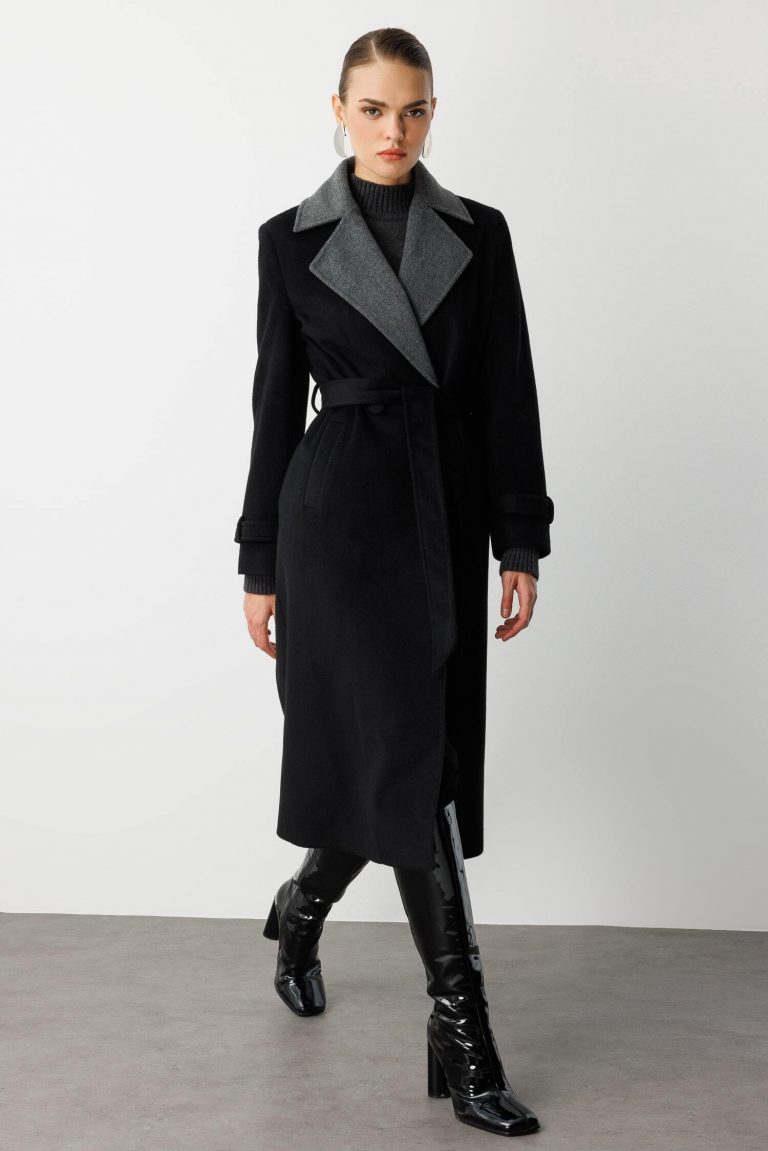 Mizalle Siyah Gri Detaylı Uzun Klasik Kaşe Kaban - Mizalle