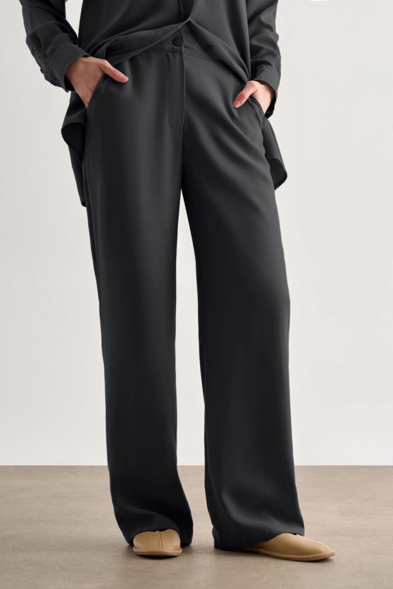 Mizalle Siyah Kemerli Rahat Kesim Modal Pantolon - Mizalle