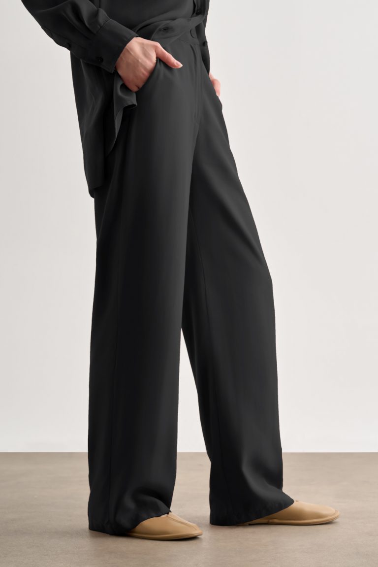 Mizalle Siyah Kemerli Rahat Kesim Modal Pantolon - Mizalle