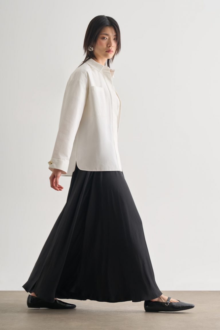 Mizalle Siyah Kırışık Görünümlü Saten Maksi Etek - Mizalle