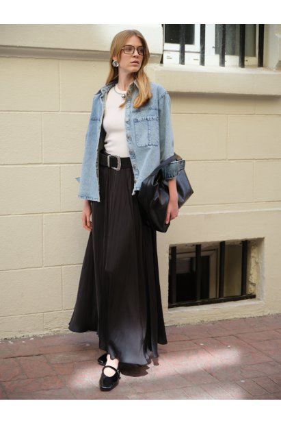 Mizalle Siyah Kırışık Görünümlü Saten Maksi Etek - Mizalle