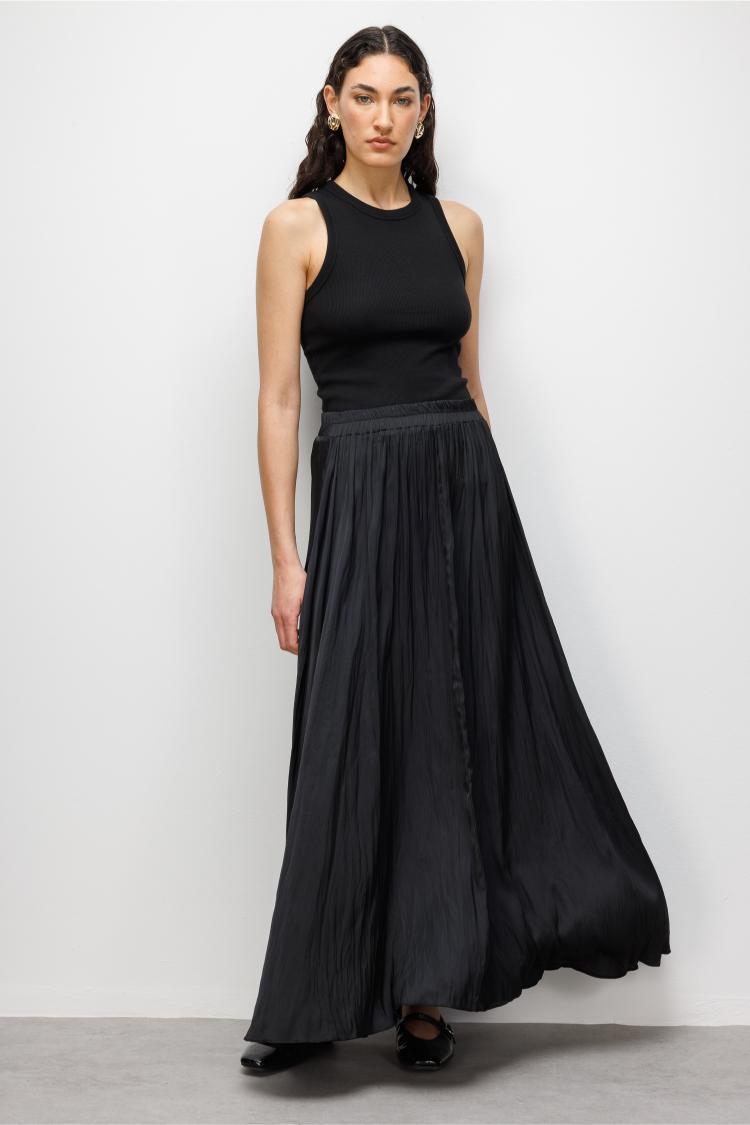 Mizalle Siyah Kırışık Görünümlü Saten Maksi Etek - 1