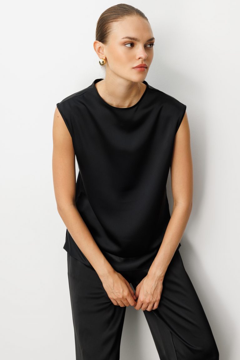 Mizalle Siyah Kolsuz Basic Saten Bluz - Mizalle