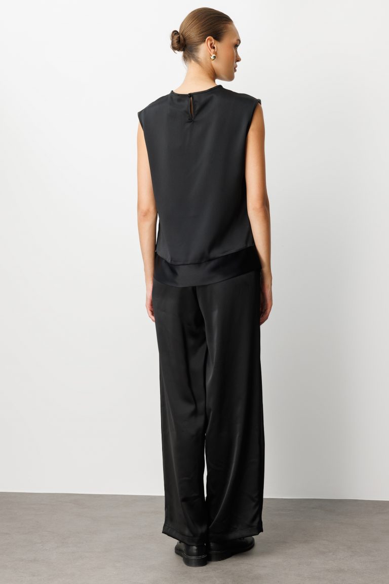 Mizalle Siyah Kolsuz Basic Saten Bluz - Mizalle