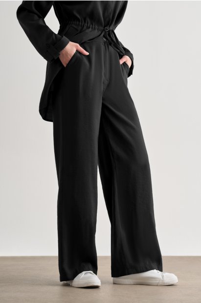 Mizalle Siyah Rahat Kesim Geniş Paçalı Modal Pantolon - Mizalle