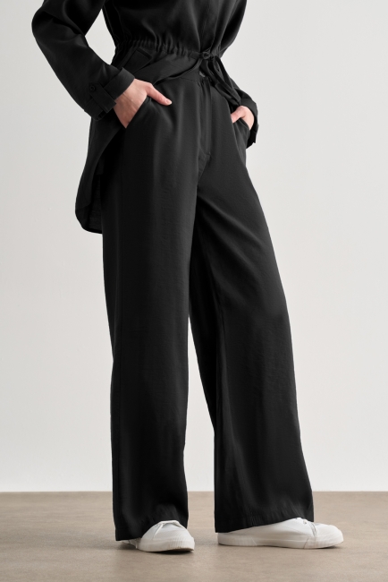 Mizalle - Mizalle Siyah Rahat Kesim Geniş Paçalı Modal Pantolon Mizalle - Mizalle Siyah Rahat Kesim Geniş Paçalı Modal Pantolon
