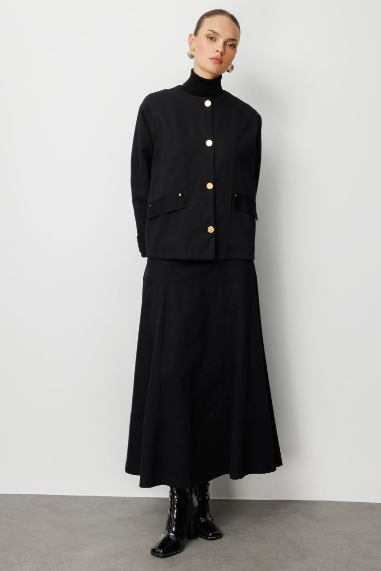 Mizalle Siyah Yuvarlak Yaka Gold Düğmeli Oversize Ceket - Mizalle