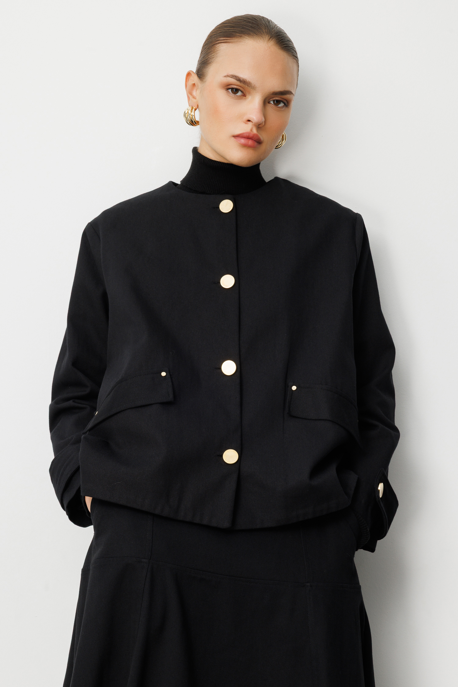 Mizalle - Mizalle Siyah Yuvarlak Yaka Gold Düğmeli Oversize Ceket Mizalle - Mizalle Siyah Yuvarlak Yaka Gold Düğmeli Oversize Ceket