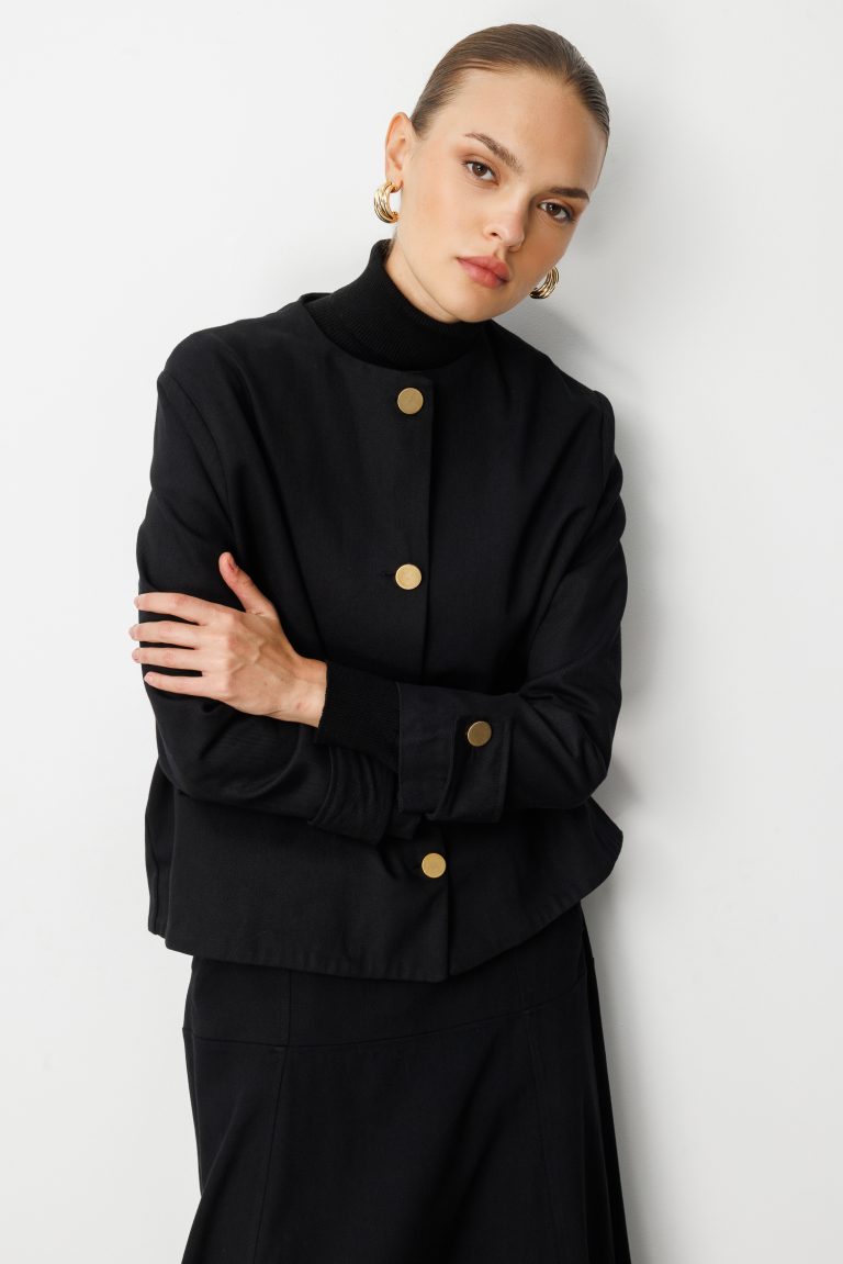 Mizalle Siyah Yuvarlak Yaka Gold Düğmeli Oversize Ceket - Mizalle