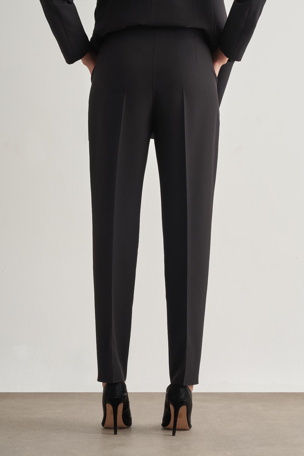 Mizalle Tek Pile Siyah Krep Klasik Pantolon