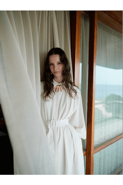 Mizalle Tencel Dokulu Pile Detaylı Kemerli Maksi Ekru Elbise - Mizalle