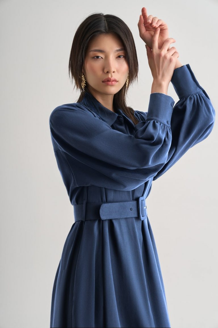 Mizalle Tencel Dokulu Pile Detaylı Kemerli Maksi İndigo Mavi Elbise - Mizalle