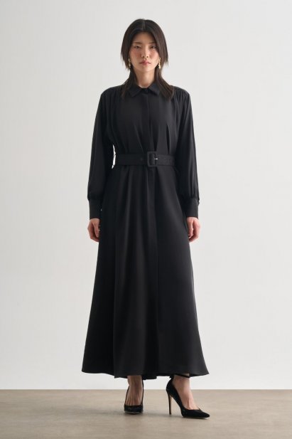 Mizalle Tencel Dokulu Pile Detaylı Kemerli Maksi Siyah Elbise - Mizalle