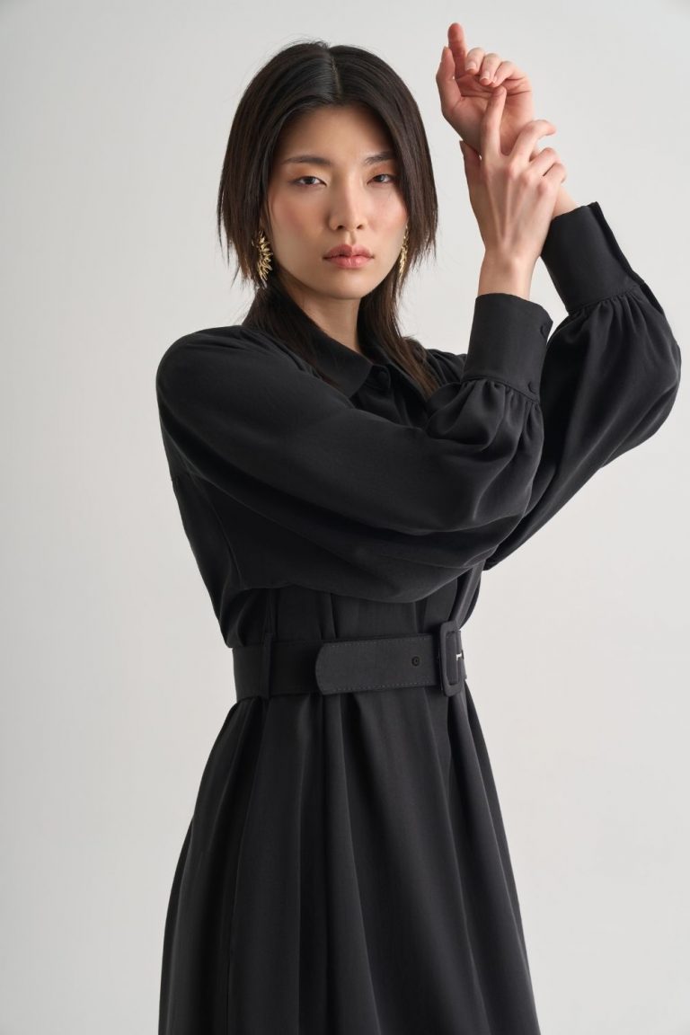 Mizalle Tencel Dokulu Pile Detaylı Kemerli Maksi Siyah Elbise - Mizalle