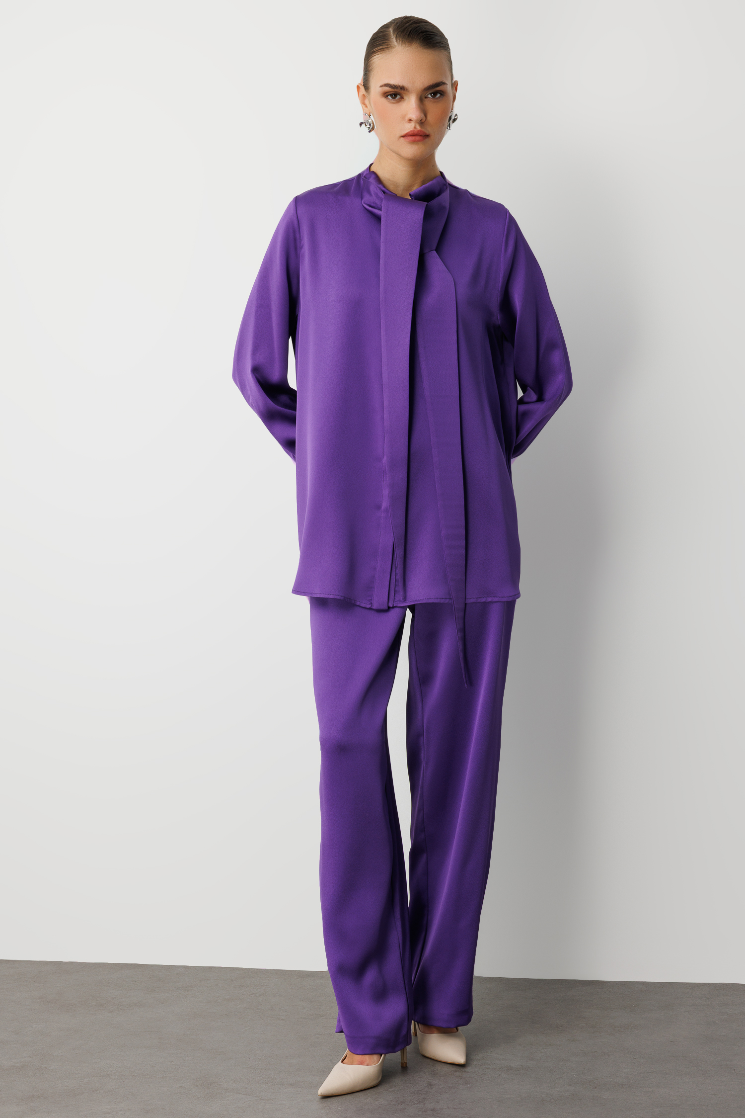 Mizalle Uzun Fular Detaylı Mor Saten Şık Bluz - 2