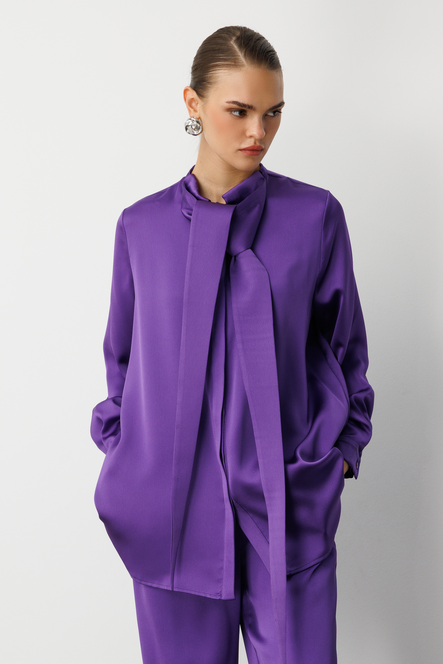 Mizalle Uzun Fular Detaylı Mor Saten Şık Bluz - 3