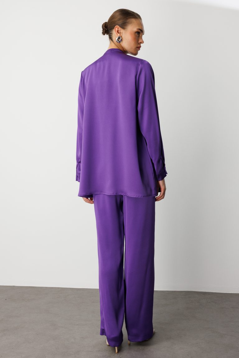 Mizalle Uzun Fular Detaylı Mor Saten Şık Bluz - Mizalle