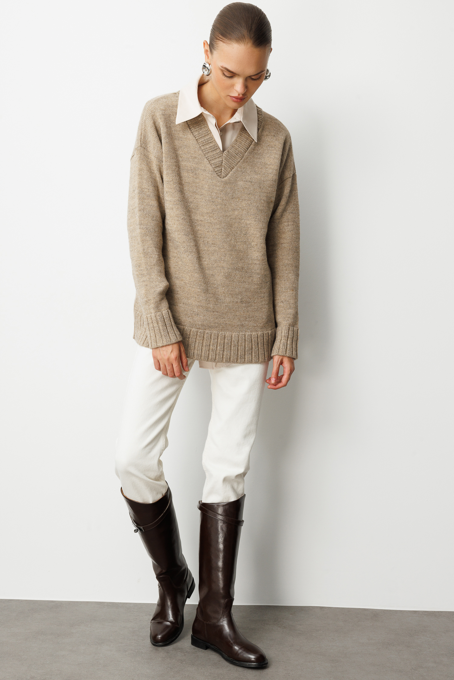 Mizalle V Yaka Oversize Bej Rengi Triko Kazak Mizalle V Yaka Oversize Bej Rengi Triko Kazak