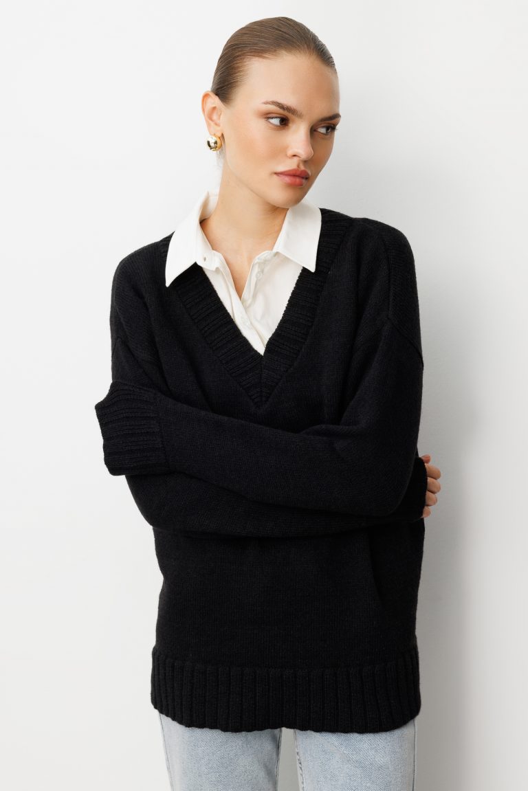 Mizalle V Yaka Oversize Siyah Triko Kazak - Mizalle