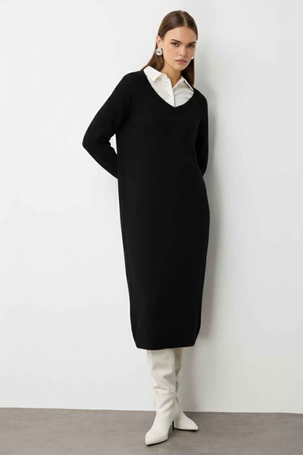 Mizalle - Mizalle V Yaka Oversize Yırtmaçlı Siyah Uzun Triko Elbise