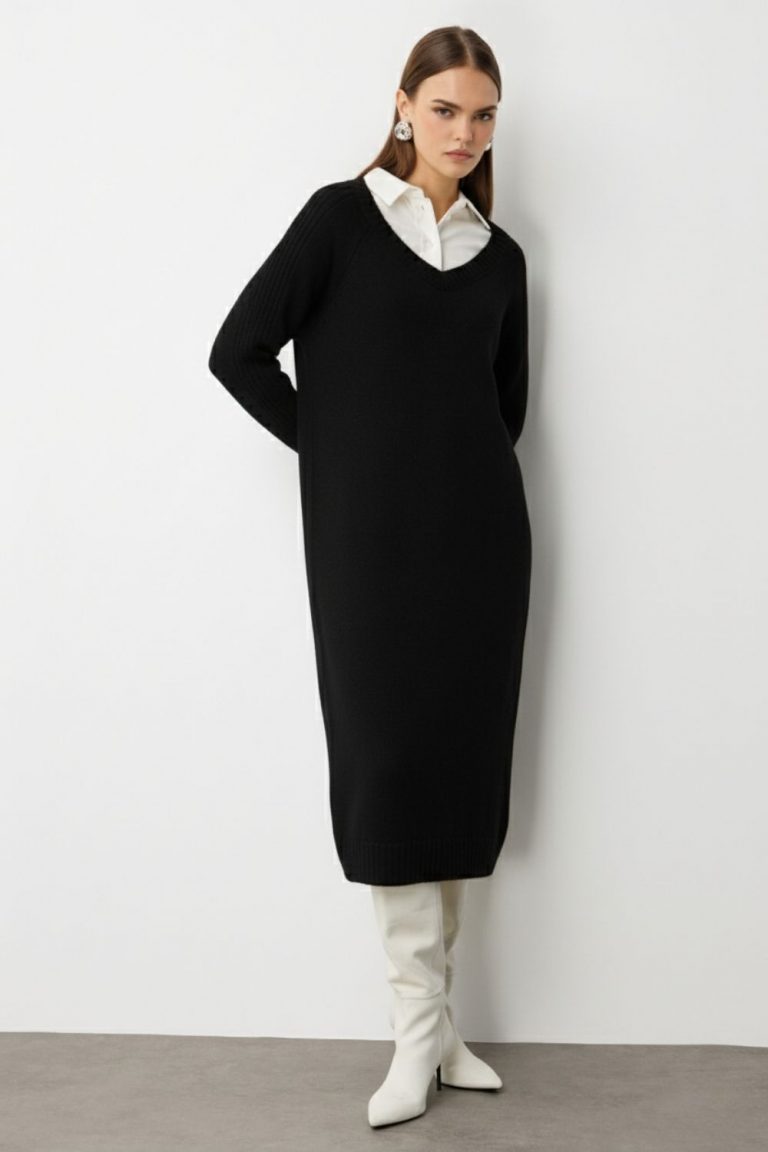 Mizalle V Yaka Oversize Yırtmaçlı Siyah Uzun Triko Elbise - Mizalle