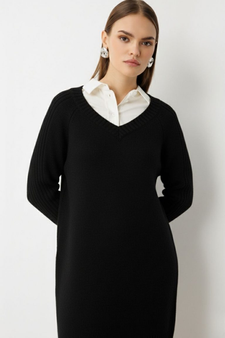 Mizalle V Yaka Oversize Yırtmaçlı Siyah Uzun Triko Elbise - Mizalle