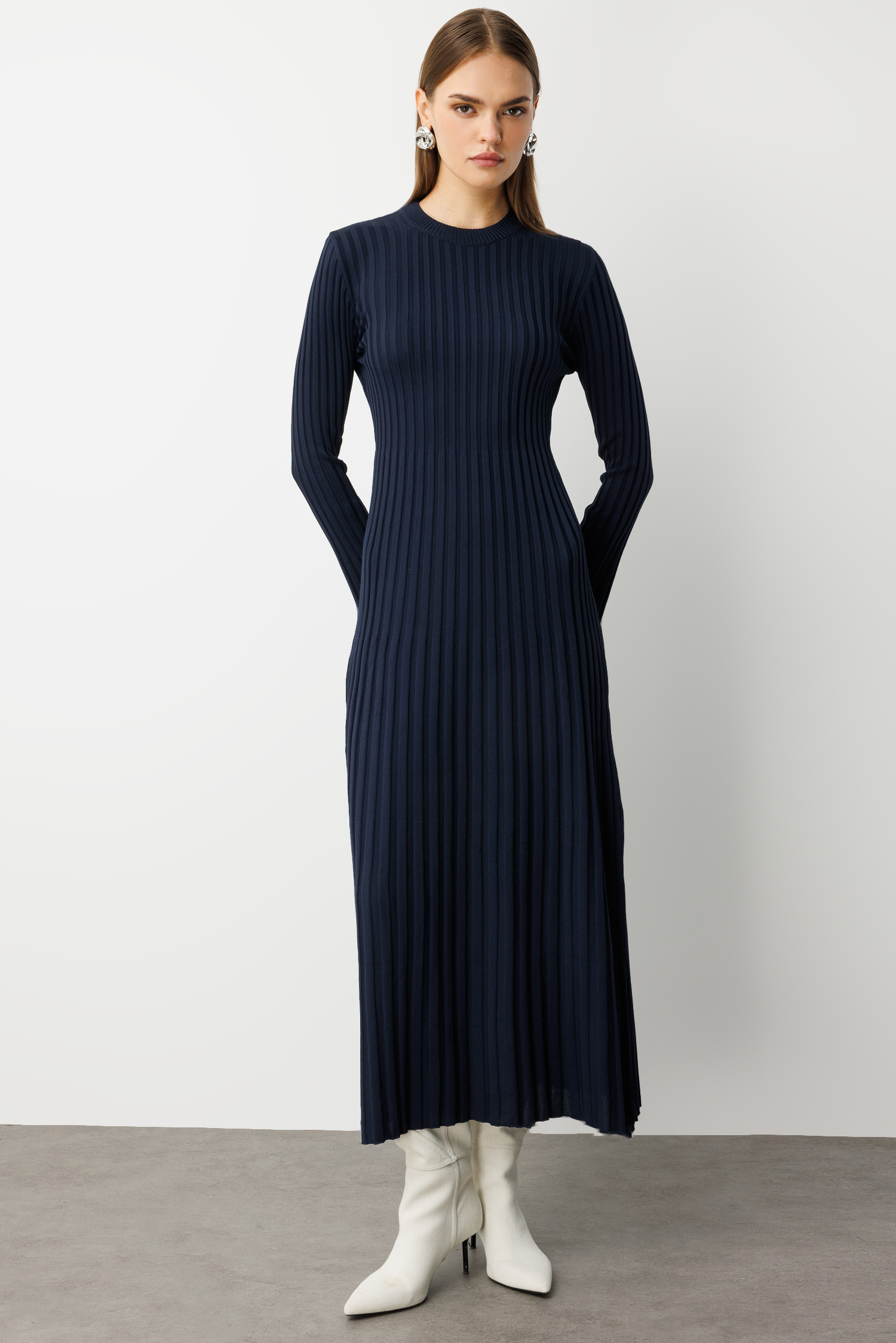 Mizalle Volanlı Etekli Yuvarlak Yaka Lacivert Kaşkorse Uzun Triko Elbise