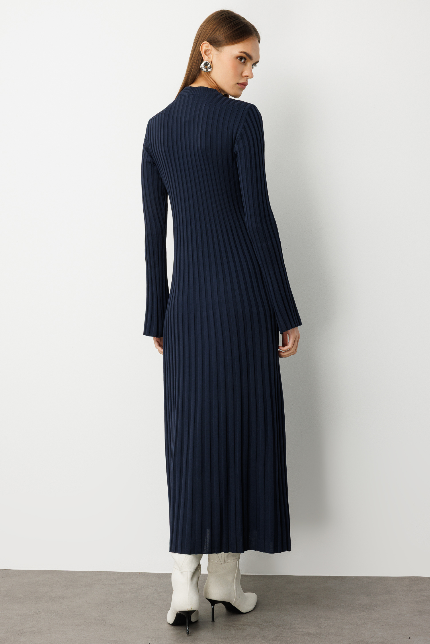 Mizalle Volanlı Etekli Yuvarlak Yaka Lacivert Kaşkorse Uzun Triko Elbise