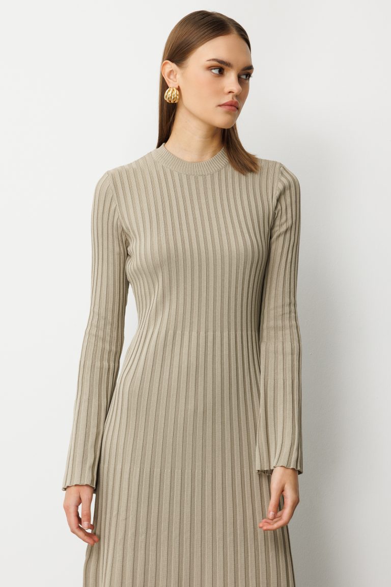 Mizalle Volanlı Etekli Yuvarlak Yaka Vizon Rengi Kaşkorse Uzun Triko Elbise - Mizalle