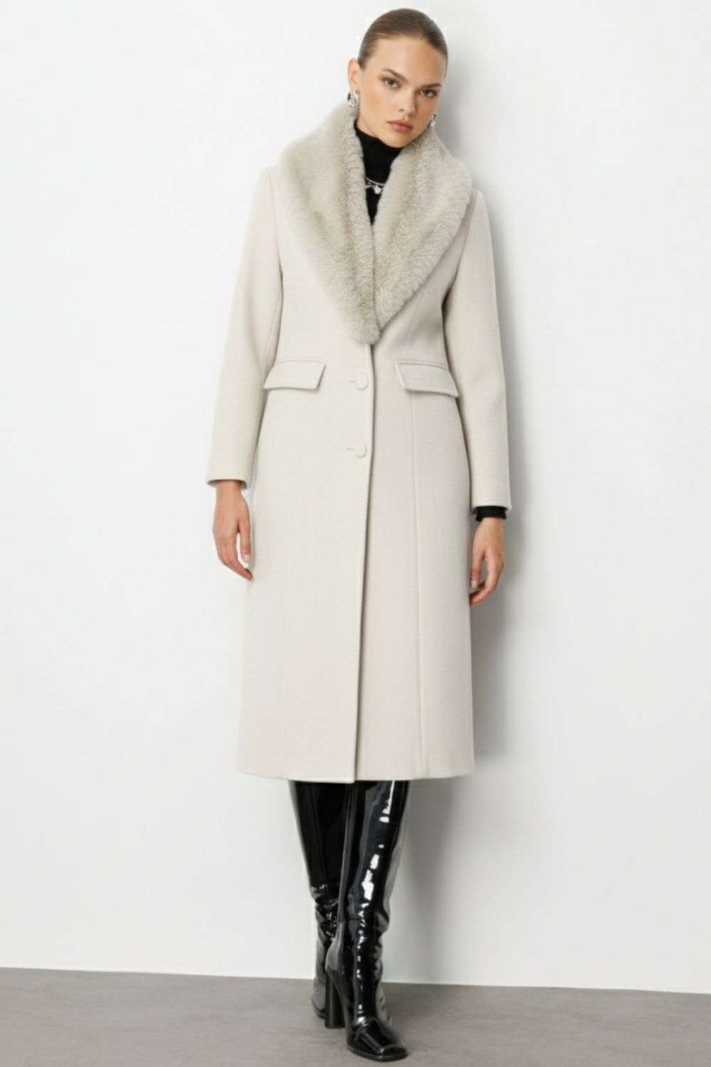 Mizalle Yakası Kürklü Uzun Bej Rengi Yünlü Kaşe Palto - 2