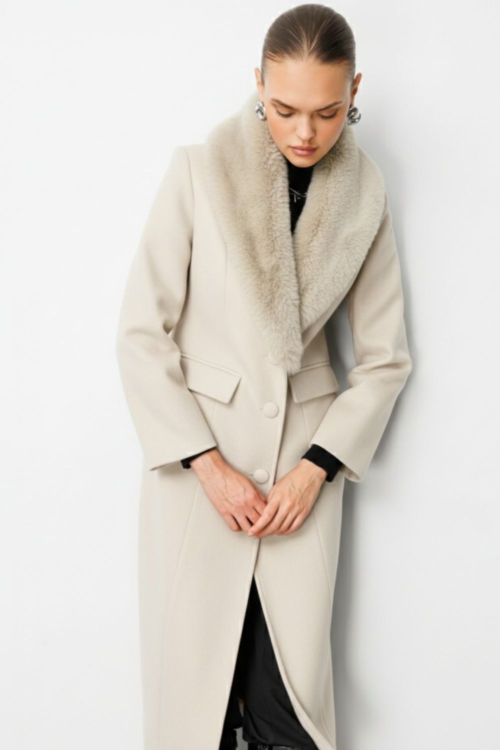 Mizalle Yakası Kürklü Uzun Bej Rengi Yünlü Kaşe Palto - 1