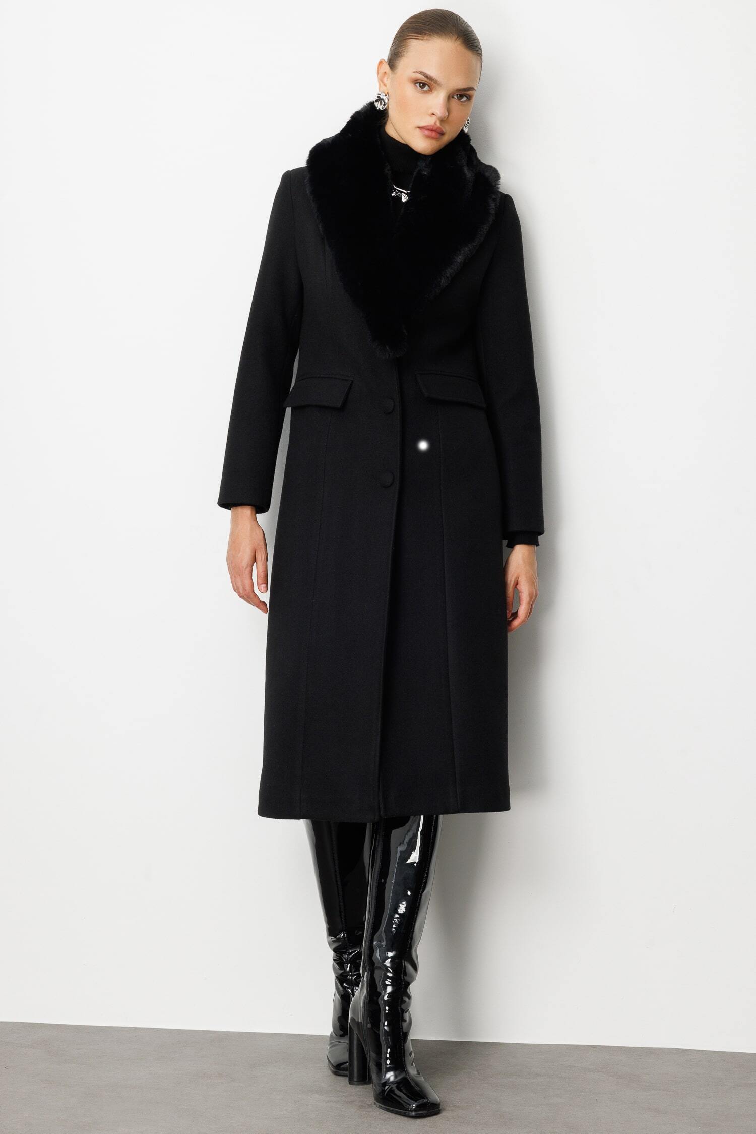 Mizalle Yakası Kürklü Uzun Siyah Yünlü Kaşe Palto - 1