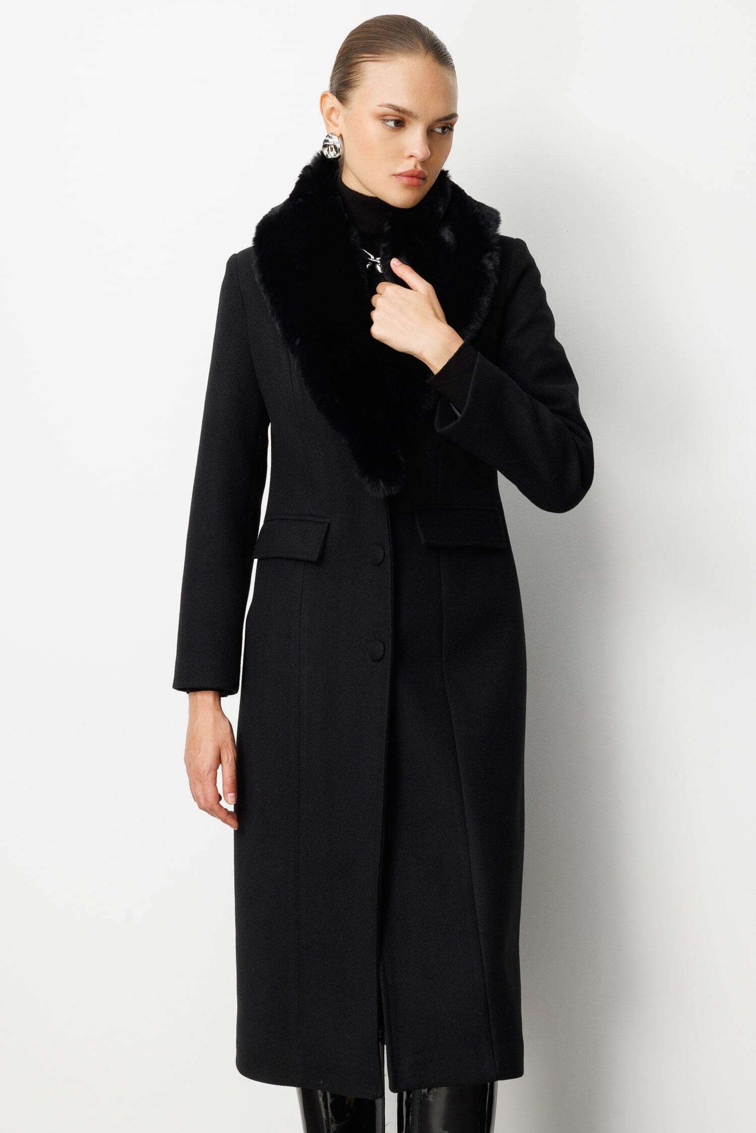 Mizalle Yakası Kürklü Uzun Siyah Yünlü Kaşe Palto - Mizalle