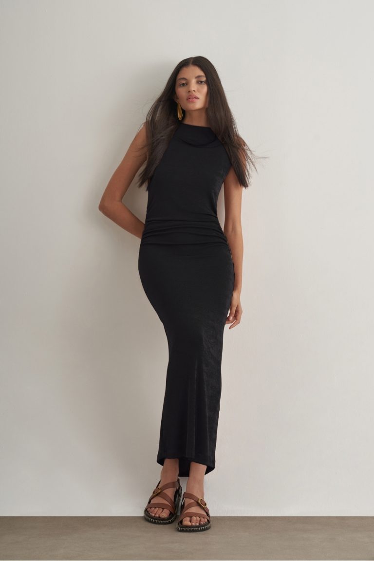 Mizalle Yan büzgü Detaylı Vatkalı Uzun Kolsuz Siyah Bodycon Elbise - Mizalle