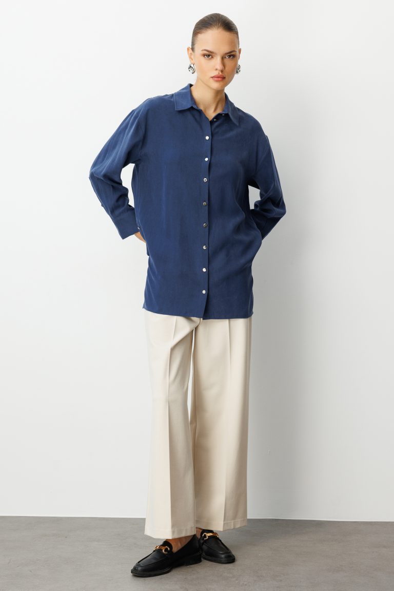 Mizalle Yan Düğmeli İndigo Mavi Cupro Tunik - Mizalle