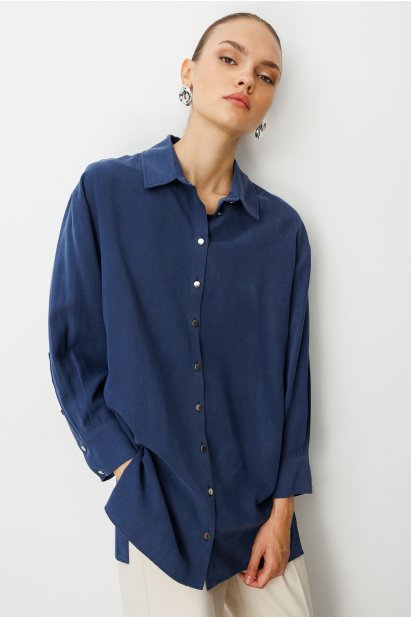 Mizalle Yan Düğmeli İndigo Mavi Cupro Tunik - Mizalle