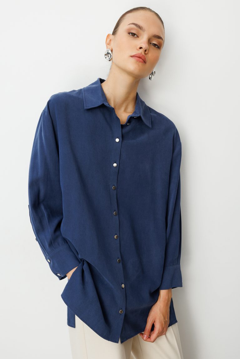Mizalle Yan Düğmeli İndigo Mavi Cupro Tunik - Mizalle