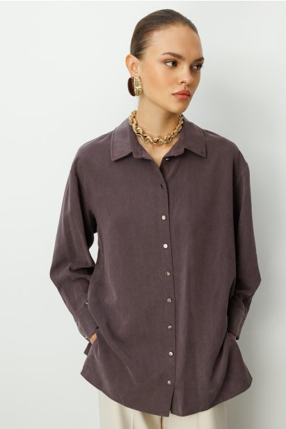 Mizalle Yan Düğmeli Kahverengi Cupro Tunik - Mizalle