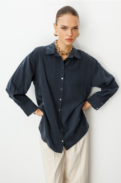 Mizalle Yan Düğmeli Siyah Cupro Tunik - Mizalle