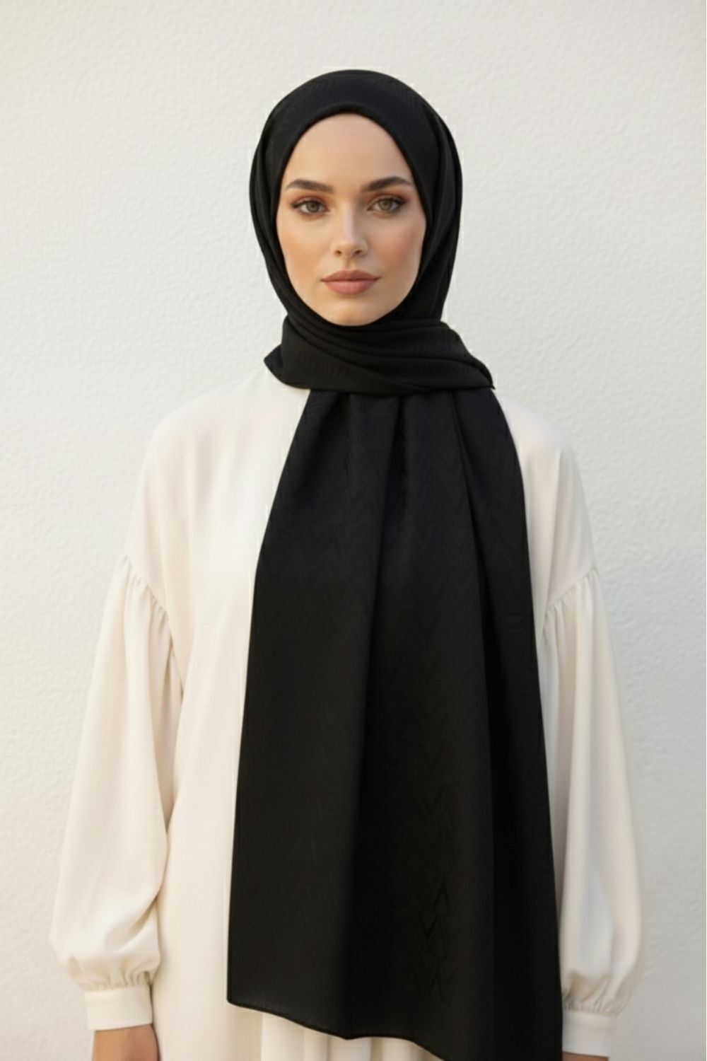 Mizalle & YAQA Filigran Desenli Jakarlı Siyah Şal - Mizalle