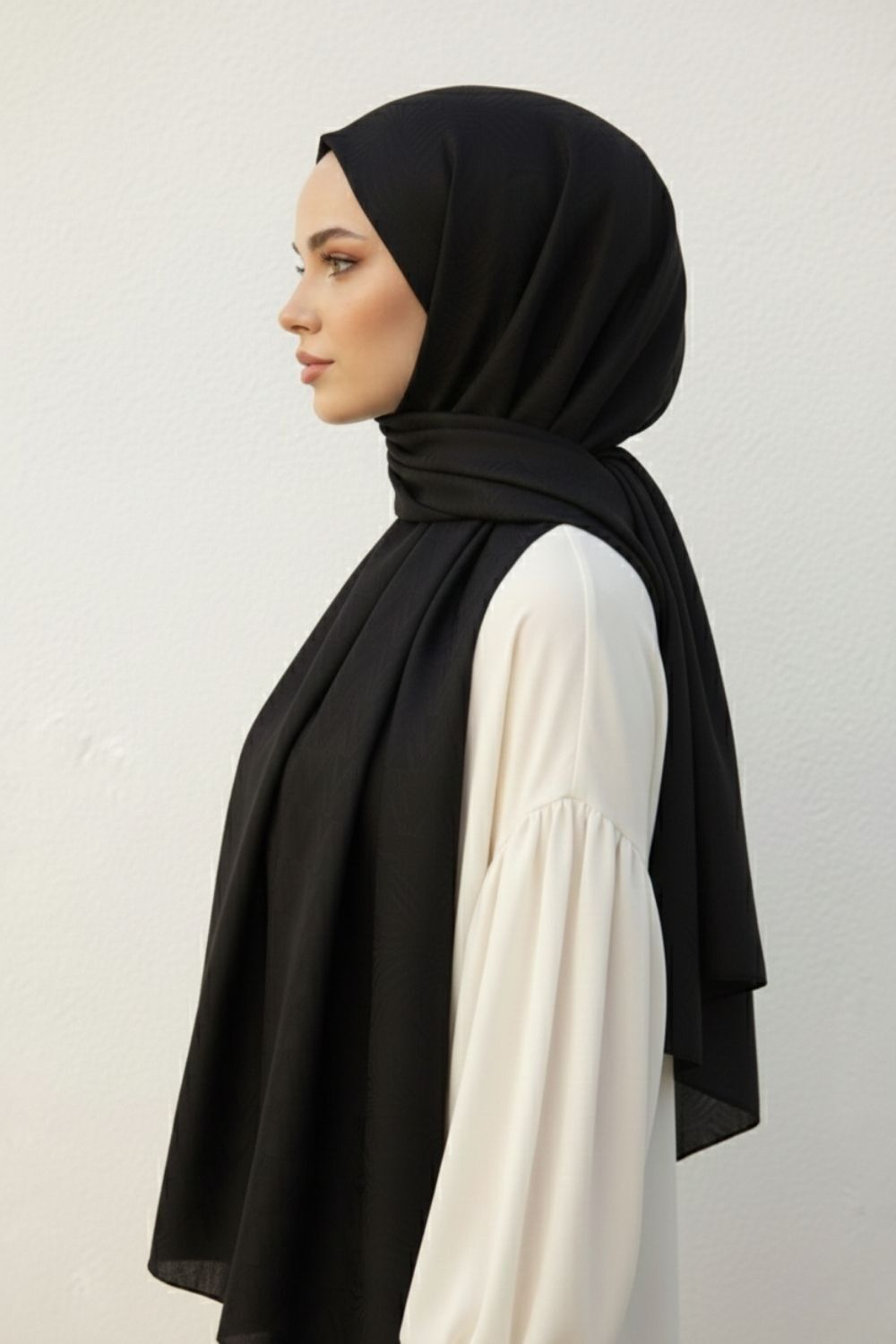 Mizalle & YAQA Filigran Desenli Jakarlı Siyah Şal - Mizalle